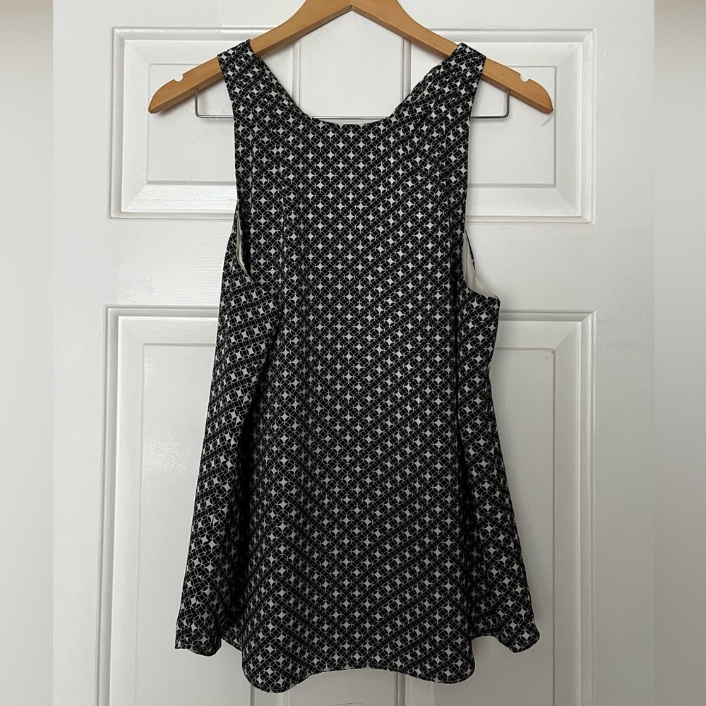 Like New - Banana Republic sleeveless top Size M (Ptp 20”)